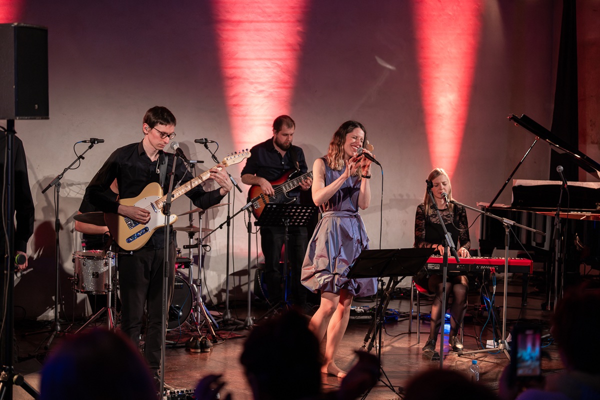 Kapela Naboso vydává druhé album Nahmatat na duši klid