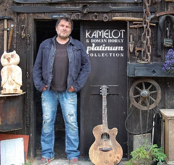 Jubilant Roman Horký s Kamelotem bilancuje na Platinum Collection a přidal i nové písně